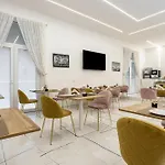 מלון דירות Hotiday Collection - Duomo נאפולי