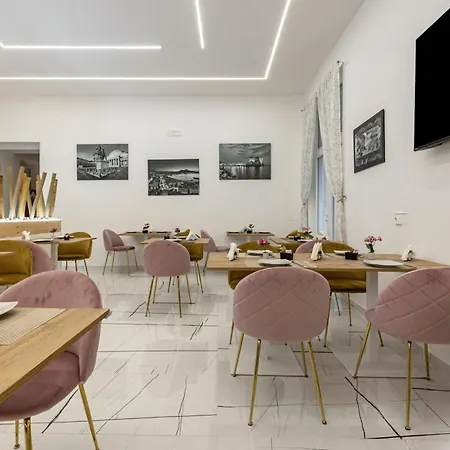 Hotiday Collection - Duomo Lägenhetshotell Neapel